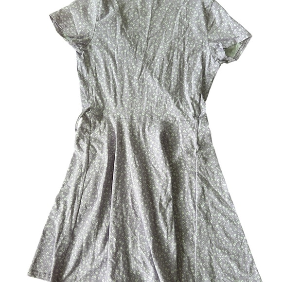 Hollister Wrap Dress Purple with White Flowers Size S - Picture 2 of 8